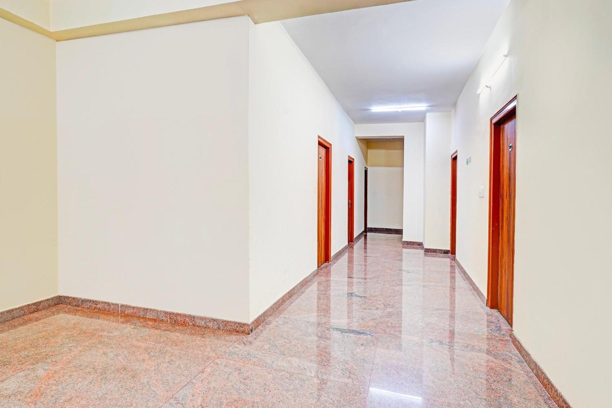 Super Hotel O Srigandhakavalu Formerly Chamundeshwari Lodging Jālahalli エクステリア 写真