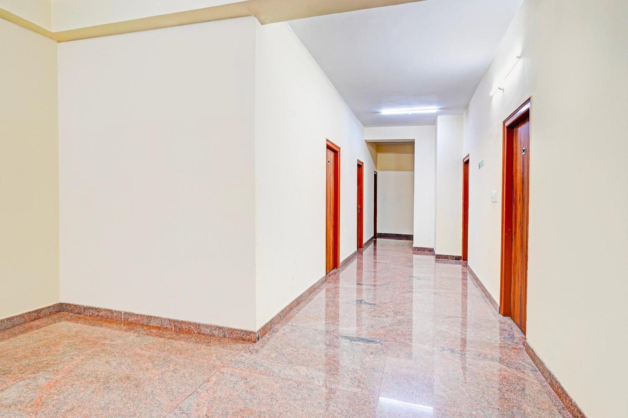 Super Hotel O Srigandhakavalu Formerly Chamundeshwari Lodging Jālahalli エクステリア 写真