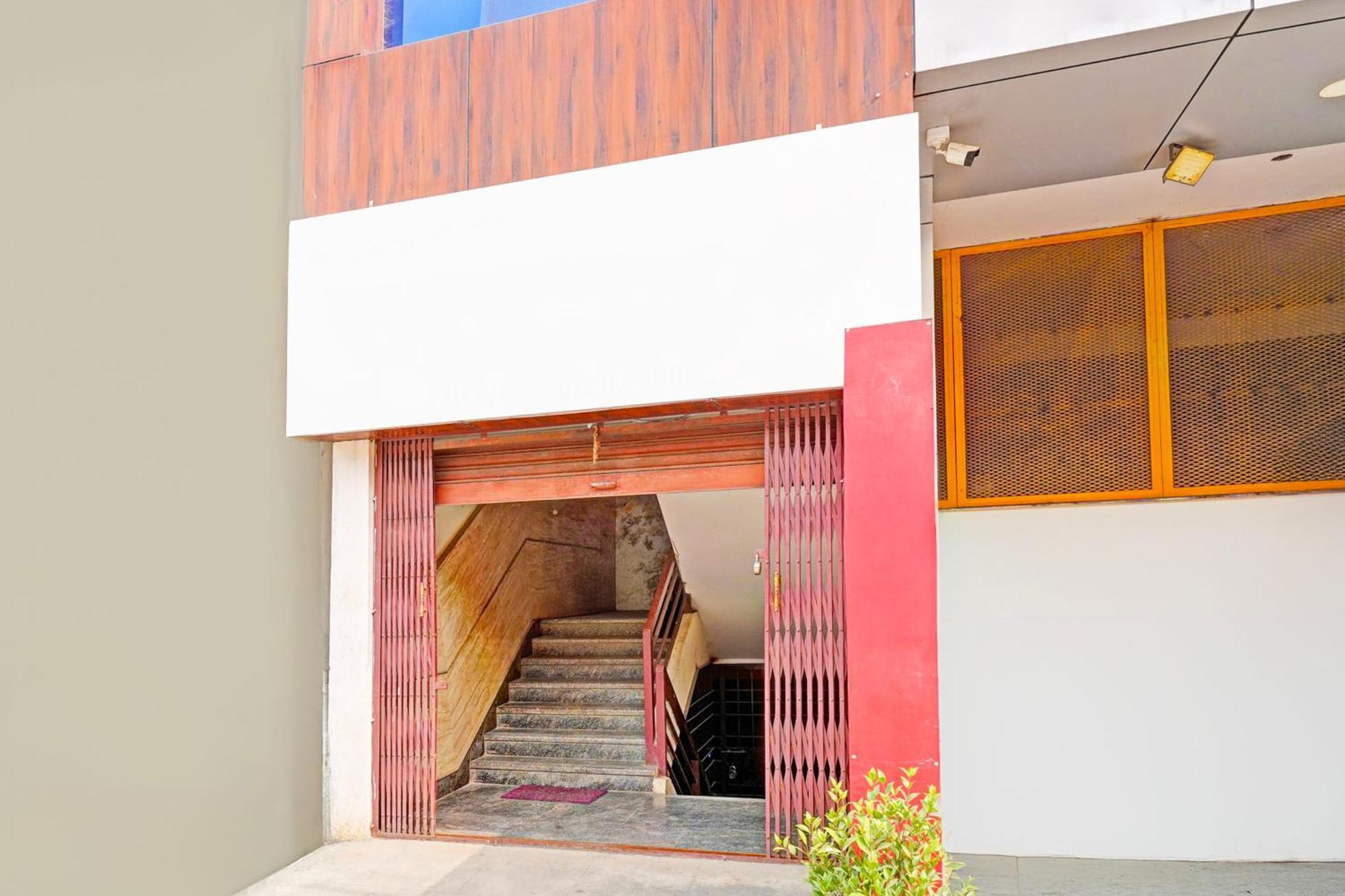 Super Hotel O Srigandhakavalu Formerly Chamundeshwari Lodging Jālahalli エクステリア 写真